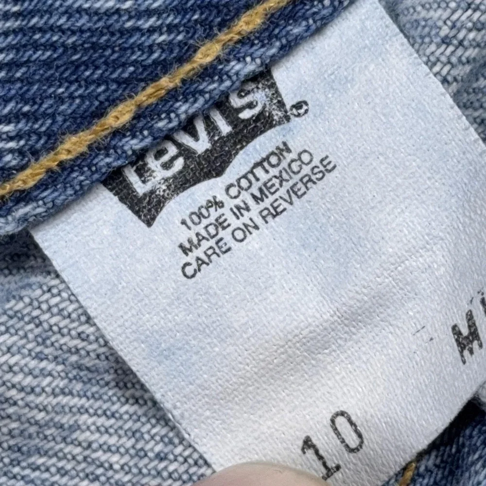 VTG Levis Denim Shorts Womens 10 Blue High Rise Distressed Cut Off Black Batwing